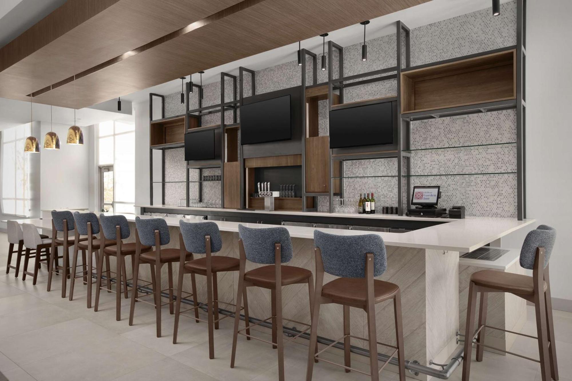 Hilton Garden Airport Tower Road