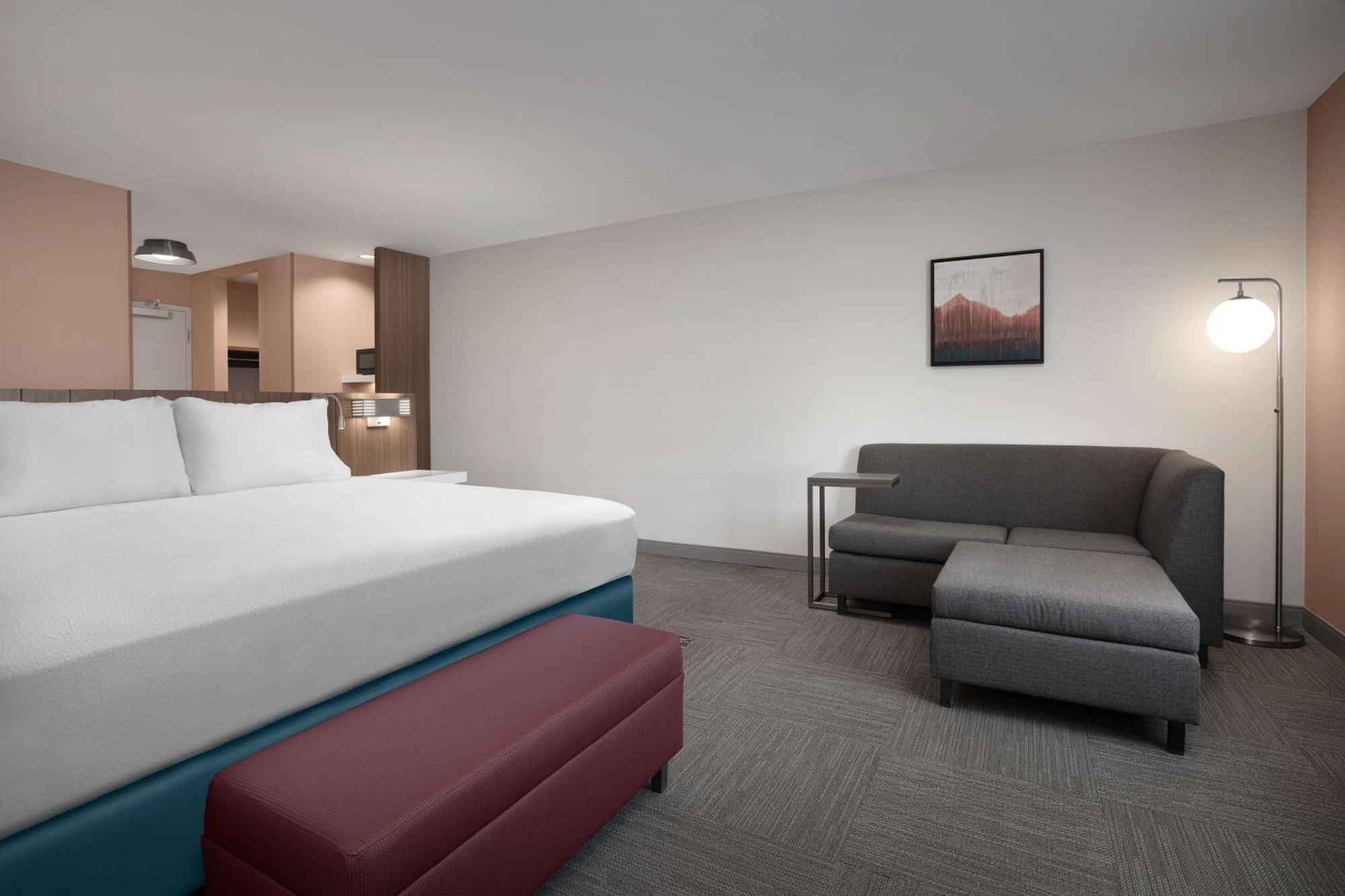 Hotel Hilton Garden Airport Tower Road