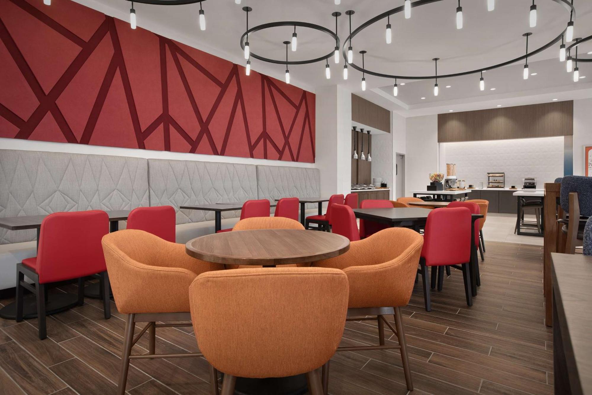 Hilton Garden Airport Tower Road *