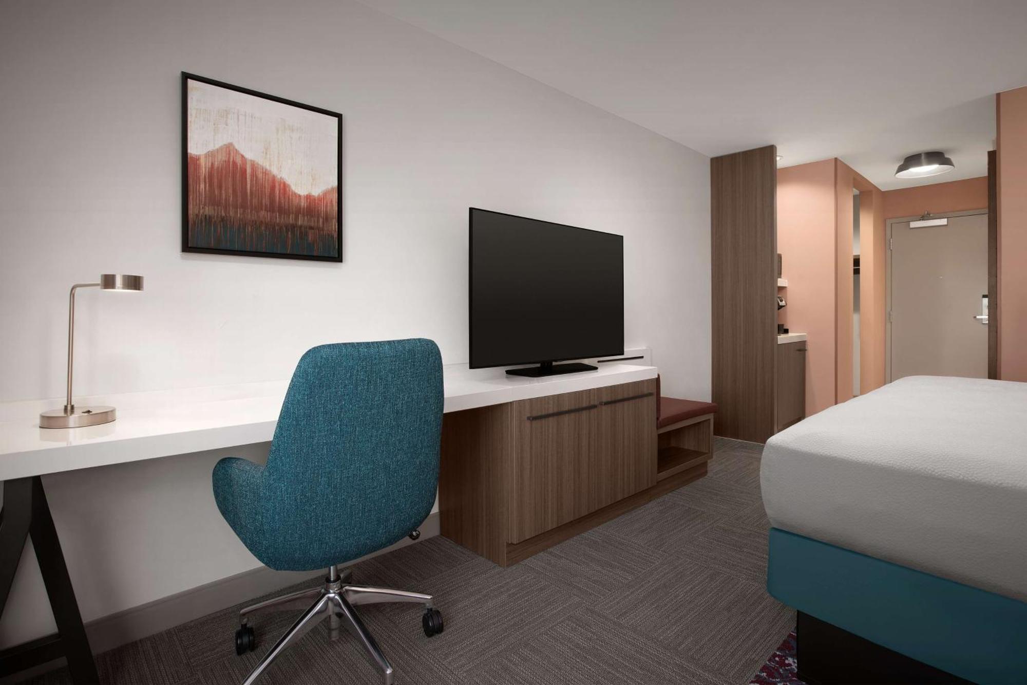 Hilton Garden Airport Tower Road Hotel