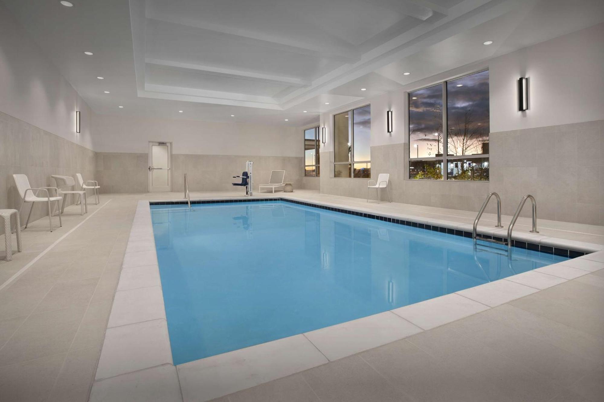 Hotel Hilton Garden Airport Tower Road *